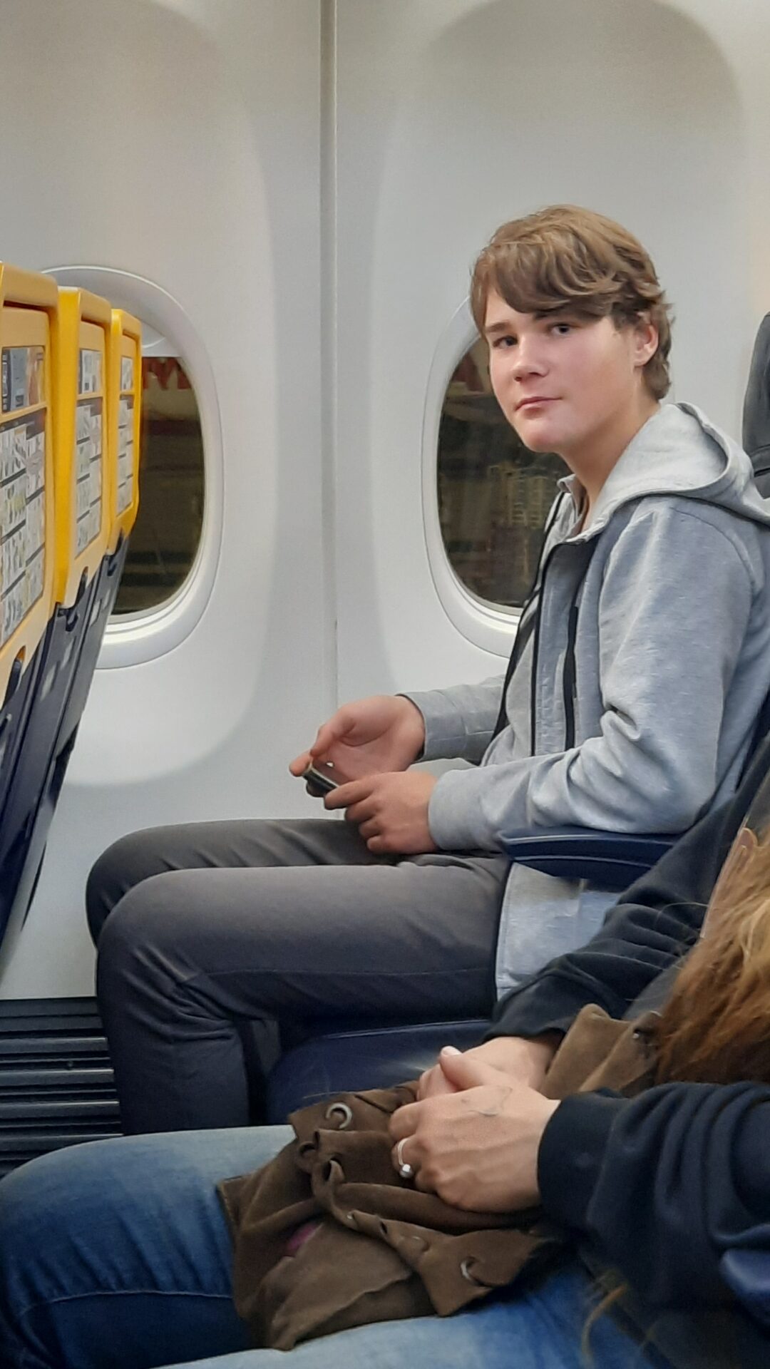 3524_Gašper na letalu